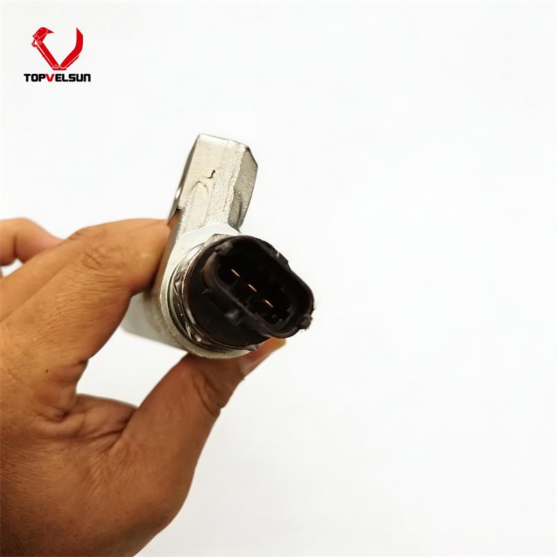 VOE20819221 Common Rail for Volvo EC240B EC290B EC300D
